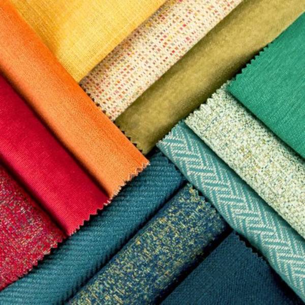 Chất liệu vải kaki dễ nhuộm màu nên có đa dạng về màu sắc so với nhiều loại vải khác
