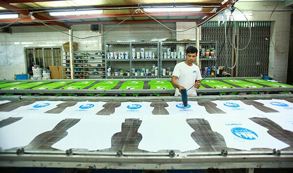 Công nghệ in thêu sử dụng btrong may áo thun đồng phục giá rẻ giúp mang đến một mẫu áo chất lượng nhất.