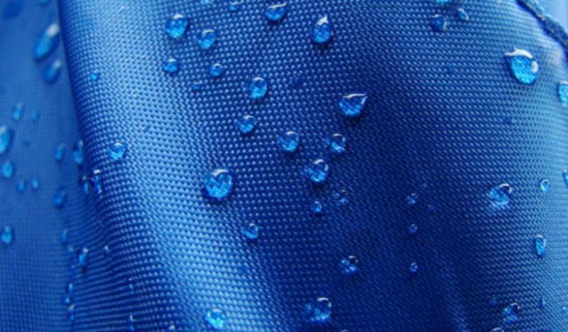 Phân biệt áo thun 100% cotton bằng phương pháp thử với nước