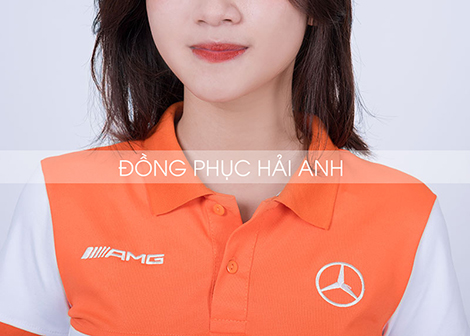 Mẫu áo thun cổ bẻ đồng phục công ty AMG tông màu cam + trắng tạo sự trẻ trung và năng động.