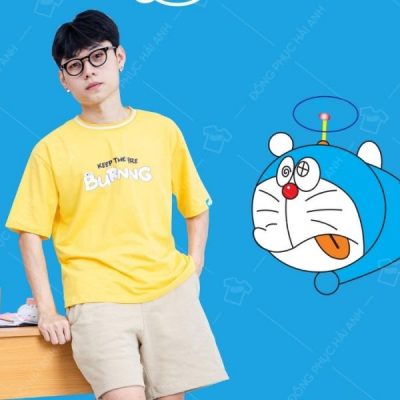 Mẫu áo lớp Simple Love Doraemon màu vàng nhạt trẻ trung