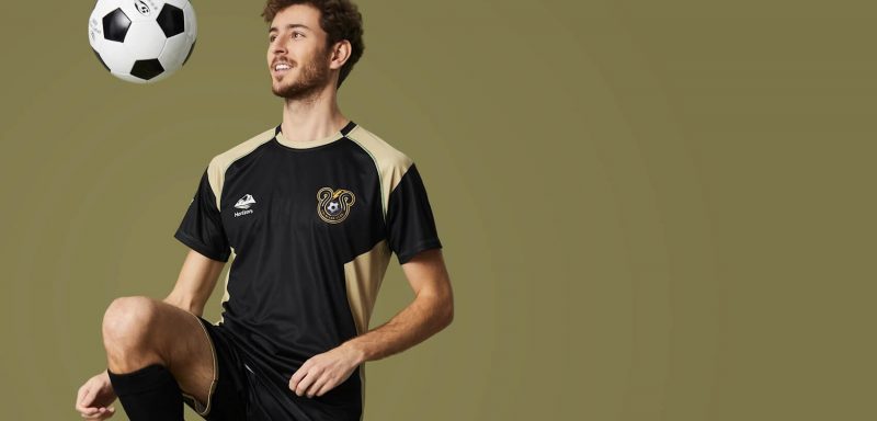 Mẫu áo đồng phục lớp thể thao phong cách đá bóng màu đen vàng năng động