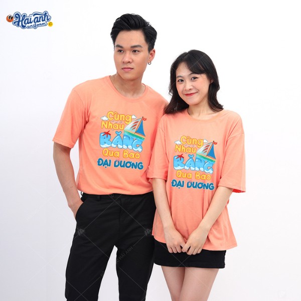 Mẫu áo đồng phục màu cam đào in hình nổi bật