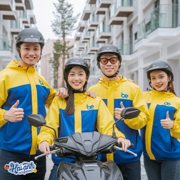 Mẫu áo khoác đồng phục công ty màu vàng phối xanh dương