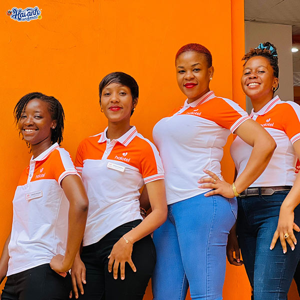 Đội ngũ Halotel với thiết kế theo xu hướng trẻ trung, hiện đại, pha phối tinh tế màu sắc chủ đạo của thương hiệu là màu cam và trắng