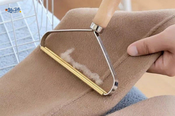 Cách xử lý áo bị xù lông bằng dụng cụ cắt lông chuyên dụng