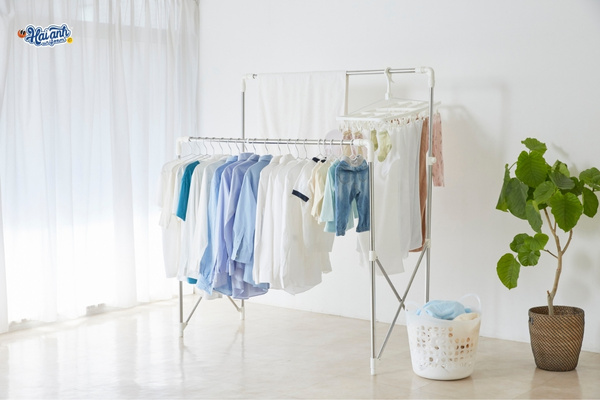 Phơi quần áo nơi thoáng mát giúp giữ dáng vải và ngăn áo bị xù lông