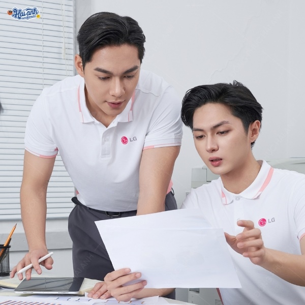 Thiết kế mẫu áo polo phối màu hiện đại và chuyên nghiệp.