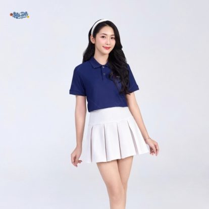 Với tông xanh than chủ đạo, áo mang lại cảm giác tinh tế và thanh lịch
