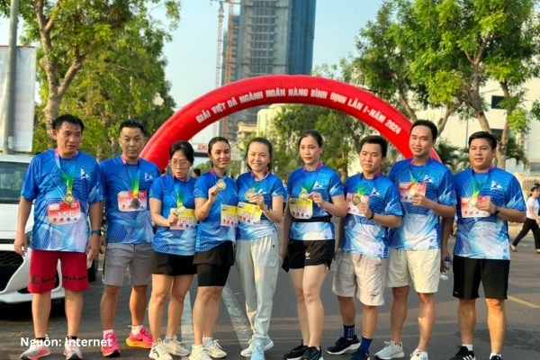 Mẫu áo thun đồng phục sự kiện MBV màu xanh