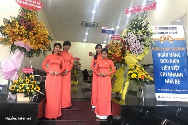 Mẫu áo dài đồng phục dành cho nhân viên nữ tại LPBank