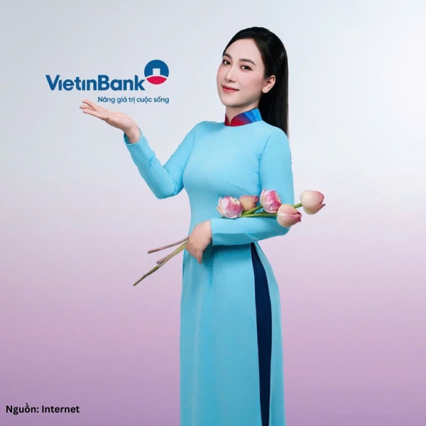 Áo dài Vietinbank màu xanh nhạt duyên dáng mang đến vẻ đẹp truyền thống
