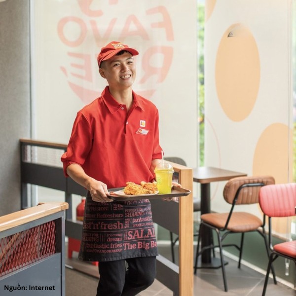 Mẫu mũ đồng phục kiểu dáng lưỡi trai truyền thống màu đỏ của Lotteria