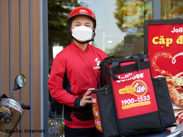 Áo khoác đồng phục của Jollibee giúp giữ ấm tốt