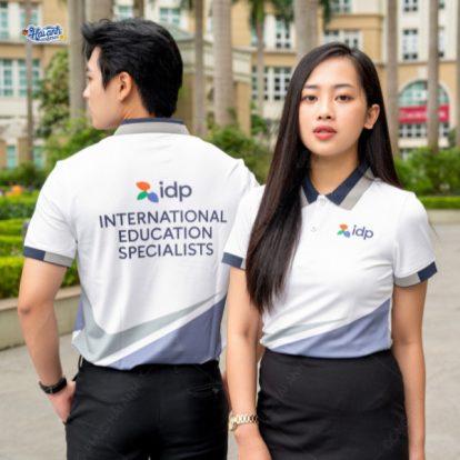 Áo polo đồng phục màu trắng phối xám, thiết kế tinh tế và chuyên nghiệp.