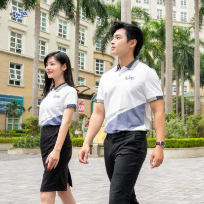Áo polo đồng phục với kiểu dáng gọn gàng, cổ bẻ và tay ngắn năng động.