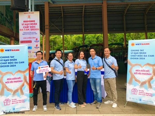 Áo polo đồng phục ngân hàng Vietbank năng động thể hiện tinh thần đồng đội