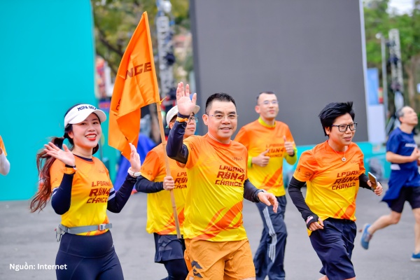 Áo thun đồng phục LPBank màu cam nổi bật, năng động