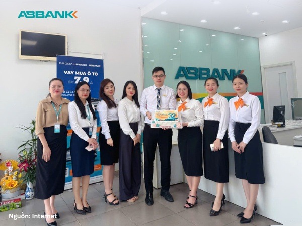 Mẫu sơ mi đồng phục của ngân hàng ABBank hiện nay