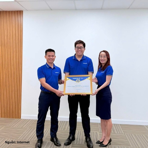 Mẫu thiết kế đồng phục ngân hàng Eximbank hiện tại