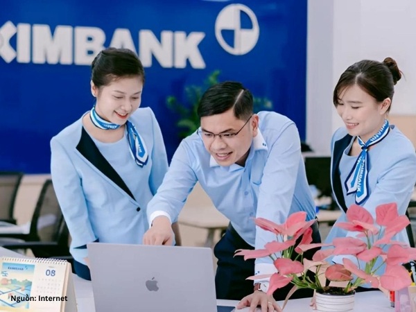 Sang trọng, chuyên nghiệp với mẫu áo vest đồng phục nữ Eximbank