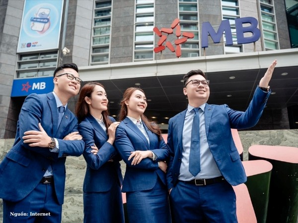 Đồng phục ngân hàng MB Bank tạo ấn tượng chuyên nghiệp