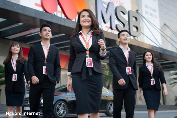 Vest công sở MSB sử dụng màu xám đậm