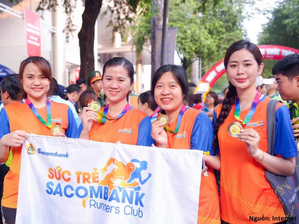 Sacombank lựa chọn màu sắc nổi bật, thu hút cho áo thun sự kiện