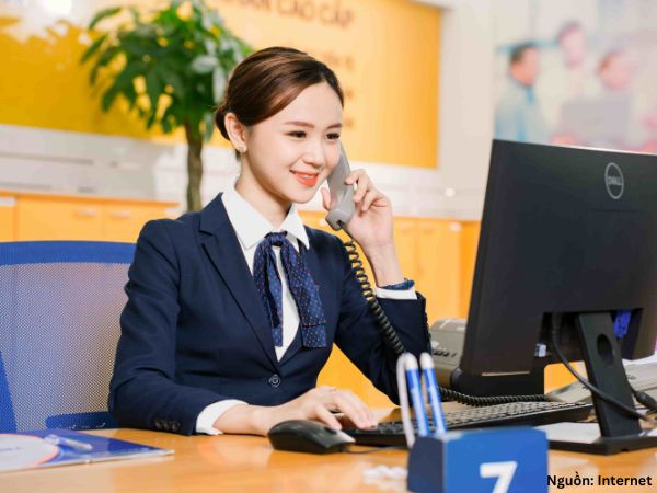 Đồng phục ngân hàng Sacombank chuyên nghiệp, hiện đại