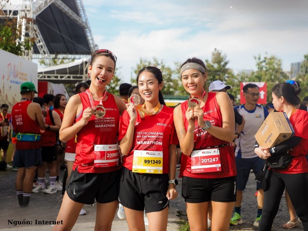 Đồng phục áo thun Techcombank nổi bật tại giải marathon 2024