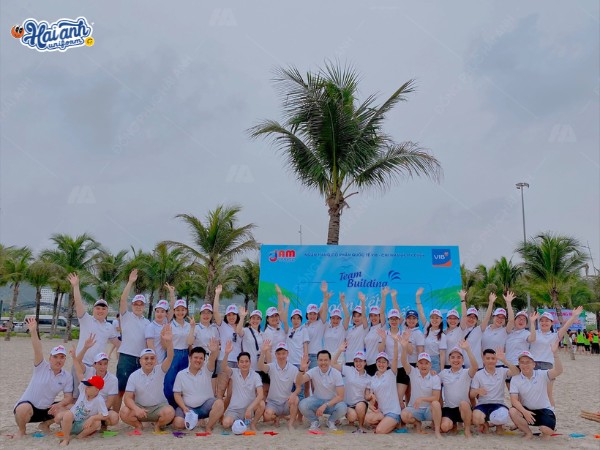 Mẫu đồng phục team building VIB do Hải Anh Uniform thiết kế