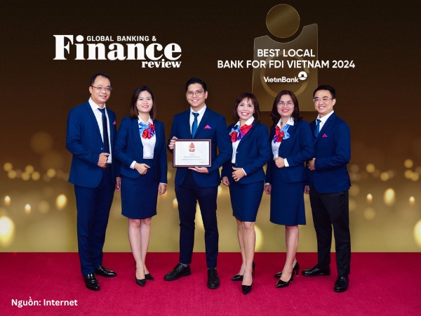 Mẫu đồng phục vest công sở chuyên nghiệp của nhân viên Vietinbank