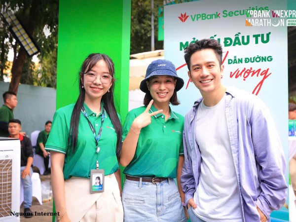 Mẫu polo đồng phục nhân viên VPBank năng động, trẻ trung