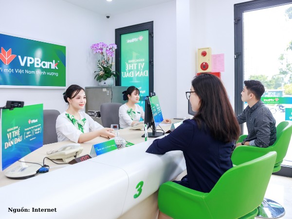 Mẫu phụ kiện khăn lụa đồng phục của ngân hàng VPBank