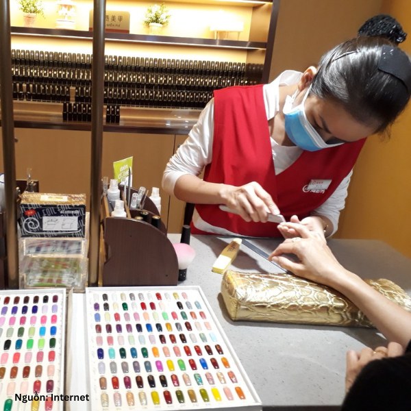 Mẫu áo gile đồng phục nhân viên làm đẹp tại Haidilao