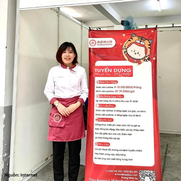 Mẫu sơ mi màu trắng phối đỏ dành cho nhân viên lễ tân Haidilao