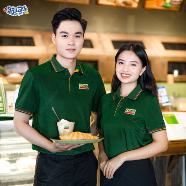 Mẫu áo polo đồng phục nhà hàng màu xanh lá đậm phong cách