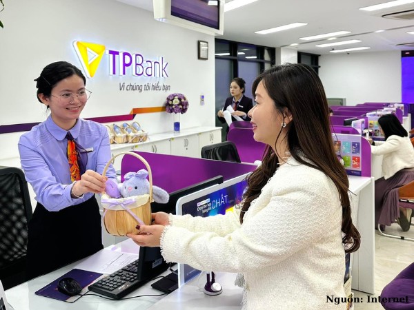 Áo sơ mi của TPBank có thiết kế cổ diển