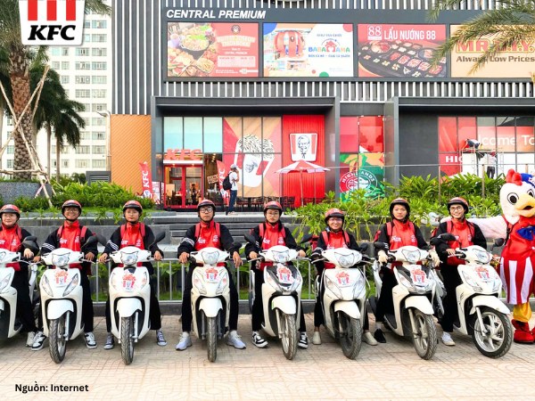 Mẫu áo khoác đồng phục dành cho nhân viên giao hàng KFC