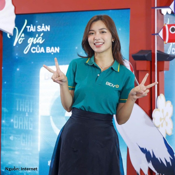 Áo polo BIDV có màu xanh lục bảo trơn đơn giản
