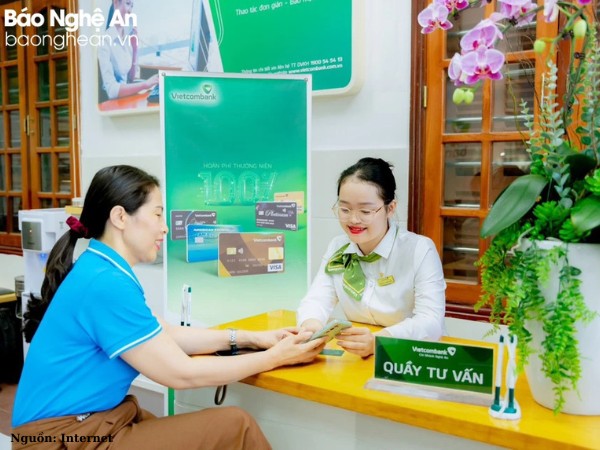 Đồng phục ngân hàng Vietcombank giúp tăng độ nhận diện của thương hiệu