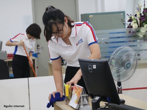 Polo đồng phục nhân viên SCB màu trắng phối đỏ - xanh dương độc đáo