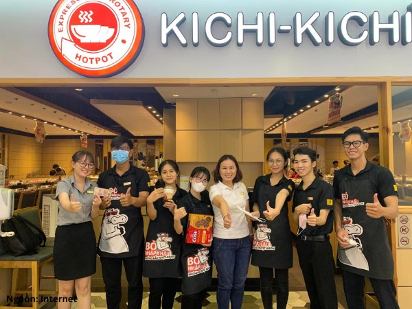 Kichi Kichi có 2 mẫu tạp dề ngắn và dài dành cho nhân viên