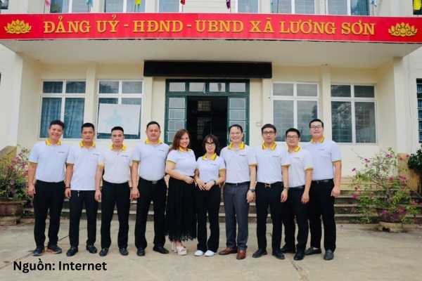 Đội ngũ nhân viên Bắc Á Bank trong đồng phục áo polo chuyên nghiệp và đồng bộ