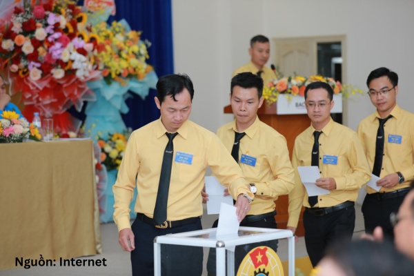 Mẫu áo sơ mi Bắc Á Bank, thanh lịch, chuyên nghiệp