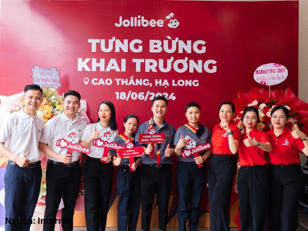 Đồng phục giúp Jollibee nổi bật trong các đối thủ cạnh tranh