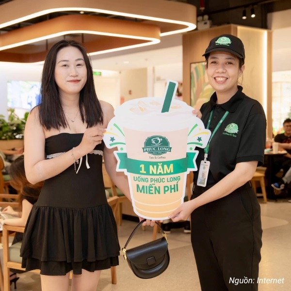 Mẫu áo polo đồng phục nhân viên Phúc Long hiện đại, trẻ trung
