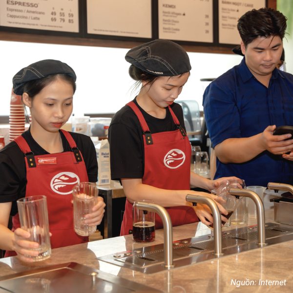 Phụ kiện đồng phục giúp tạo nên hình ảnh chuyên nghiệp.