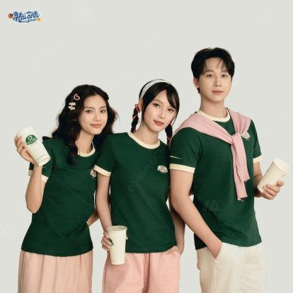 Màu xanh iris của đồng phục thể hiện được cá tính riêng của người mặc
