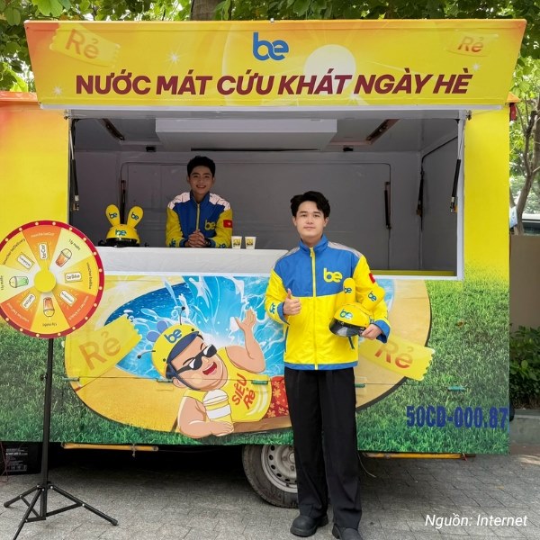 Áo khoác Be giúp nhân viên chống gió, giữ ấm